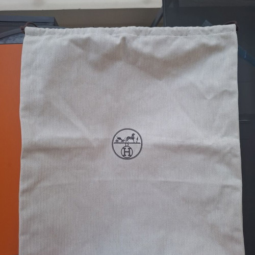 Hermes κουτί 46x38x10 με dustbag 49x44