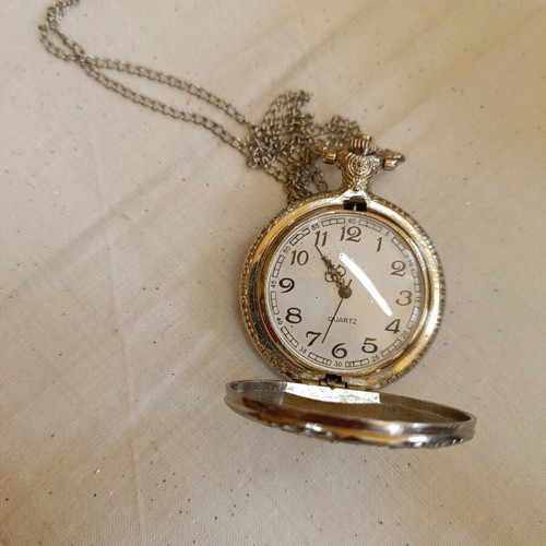 Pocket watch pendant old style new with battery