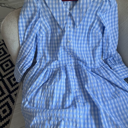 Only vintage dress with puff sleeves and large pointed collar, like new, size S-M, baby blue