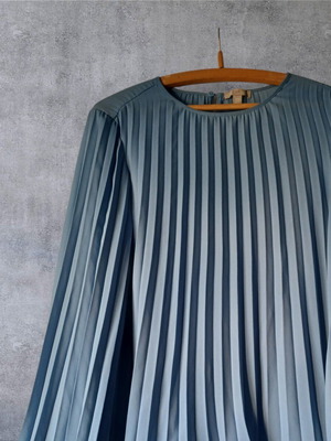 H&M pleated blouse with button neck closure, XS