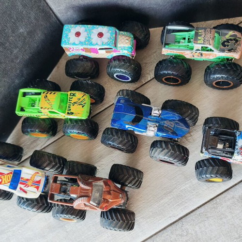 Hot Wheels trucks, pack of 7