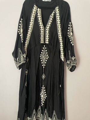 Zara dress like new, black and white, size M