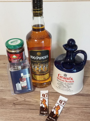 Romantic set for two with whisky and accessories, new