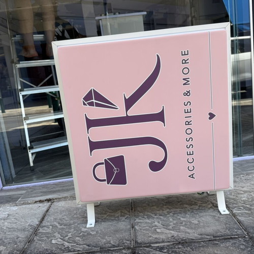 Sign 65x65 cm like new with built-in cables