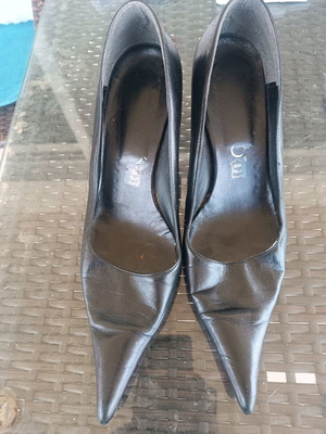 Black leather pumps like new, size 38, 8 cm heel, Made in Italy