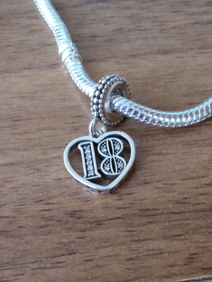 Pandora 18 charm like new, silver