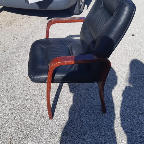 Leather chair with wooden arms and legs like new, ideal for office