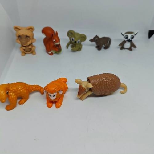 Kinder Natoons collectible set of 8 animal figures like new