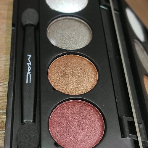 MAC palette with eyeshadows and powder 04 new