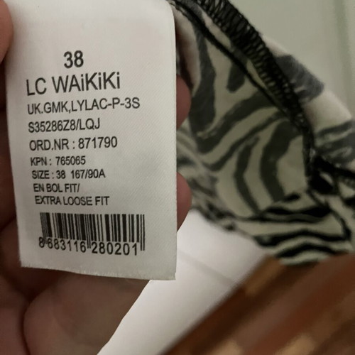 LC Waikiki Oversize Shirt M Used, Cream White Black Pattern