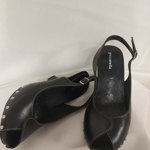Black leather platform shoes Trux Passarella like new, size 38