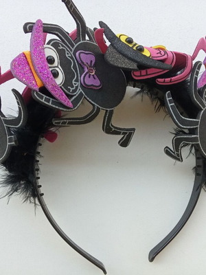 Children's Halloween headband used with spiders and feathers