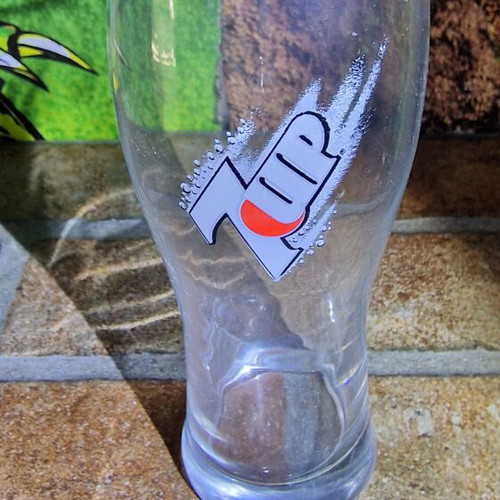 7UP Soda glass like new