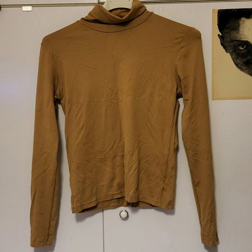 Mustard turtleneck like new, size M
