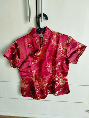 Blouse new in excellent condition size M