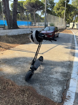 Kukurin G4 electric scooter like new with upgraded brakes and AirTag