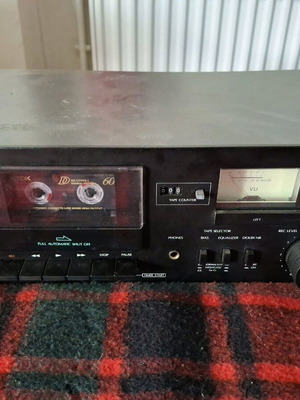 Κασετόφωνο Sansui D-90 μεταχειρισμένο με φωτιζόμενα βεούμετρα