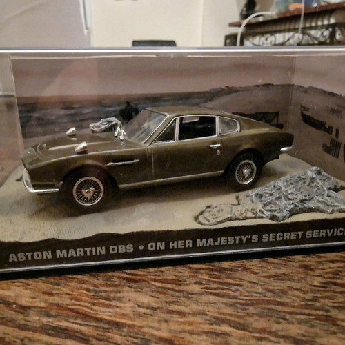 James Bond Aston Martin DB5 used scale model with collection issue