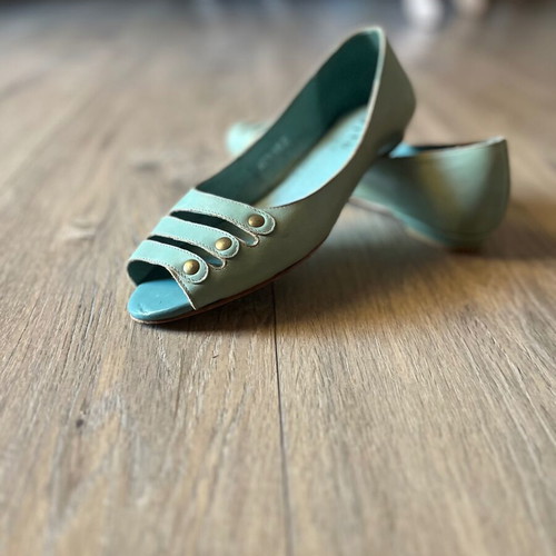 Invito peep toe ballerinas like new, green turquoise