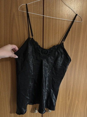 Black top like new, size XL fits large