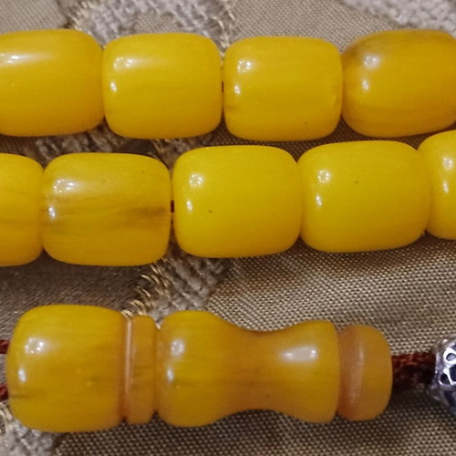 Bakelite Mastic Worry Beads used, 1960s, 18 beads