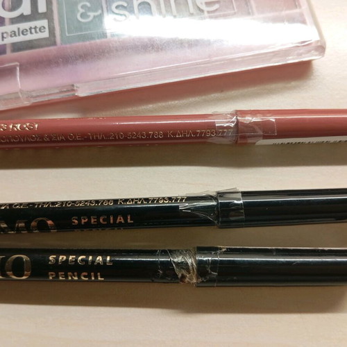 Adamo lip and eye pencils with essential eyeshadow set new