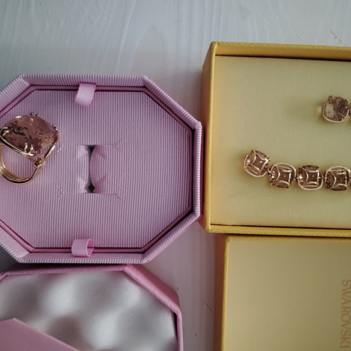 Swarovski jewelry set with ring size 55, like new, gold color