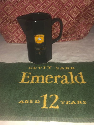 Σετ Cutty Sark Emerald Scots Whisky με κανάτα και πετσέτα
