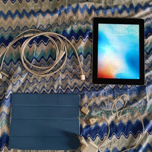 Apple iPad 3rd generation with charger and case