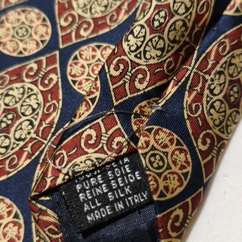 Verugia silk tie like new