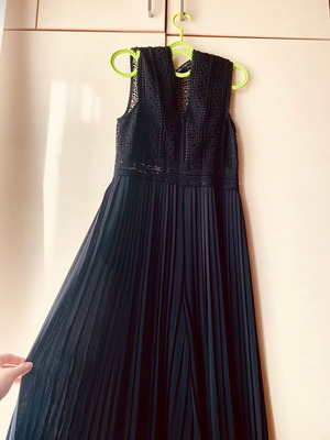 Zara jumpsuit like new, black with lace and pleats
