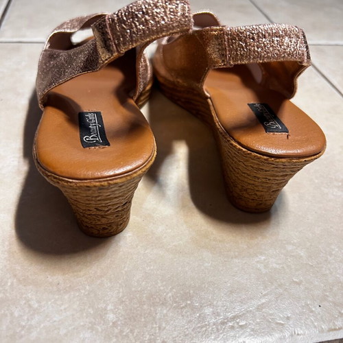 Bronze sandals with straw effect sole like new