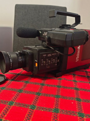 JVC GR-C1E VHS-C βιντεοκάμερα μεταχειρισμένη με θήκη και αξεσουάρ