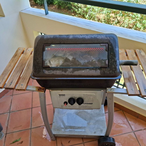 Gas grill new, unused