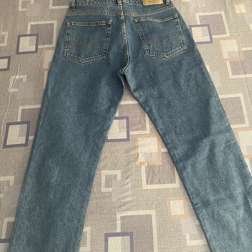 Edward Jeans women's blue jeans small size like new with subtle rips