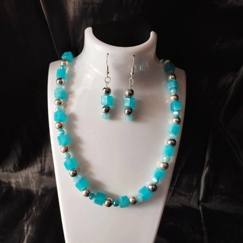 Handmade blue summer necklace and earings