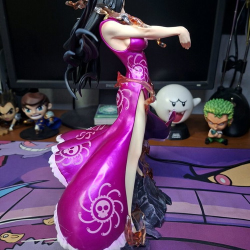 Boa Hancock action figure from One Piece anime, like new, 25 cm