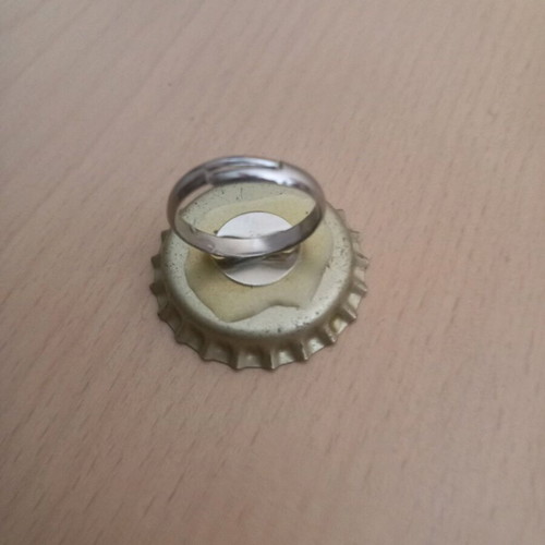 Beer cap ring like new, silver color
