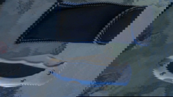 σουγιάς με θήκη που μπαίνει σε ζώνη. για φυσιολάτρες.