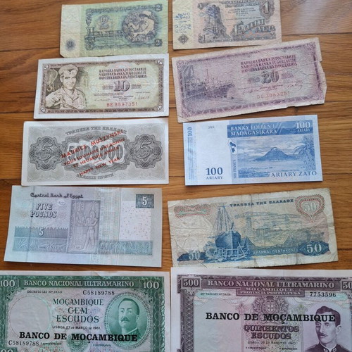 Banknotes used, set of 50 from around the world