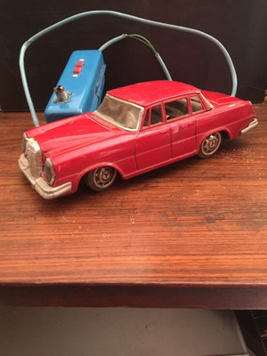 Tin battery toy Mercedes Benz used, missing steering wheel on control
