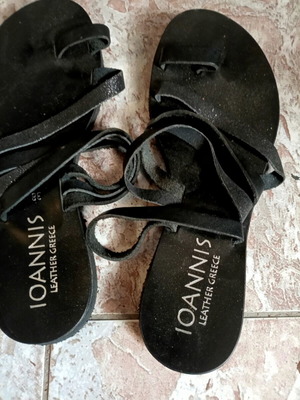 Ioannis women's sandals like new, black, size 38