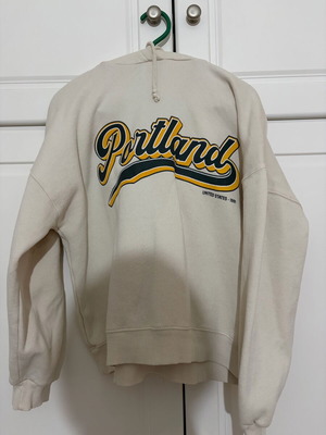 Pull & Bear sweatshirt used, size Small, beige
