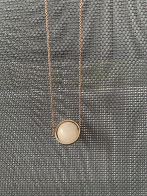 Κολιέ Accessorize με ροζ χρυσό τόνο και λευκό πέτρινο μενταγιόν μεταχειρισμένο