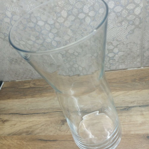 Modern glass vase like new with unique middle cut