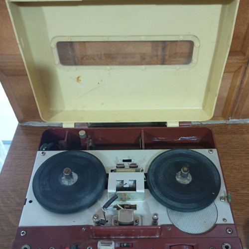 Micro Tape Recorder used, dimensions 21x16x6 cm