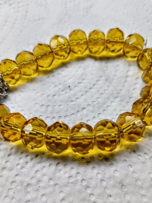 Yellow bracelet made of glass beads new with magnetic clasp