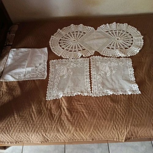 Crochet handcrafts new, 3 doilies and 3 white napkins