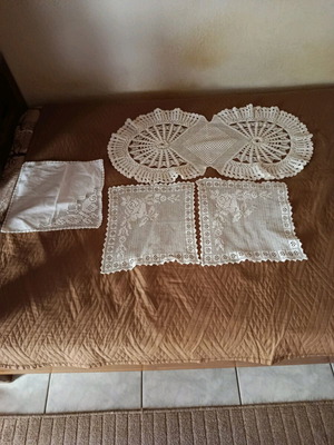 Crochet handcrafts new, 3 doilies and 3 white napkins