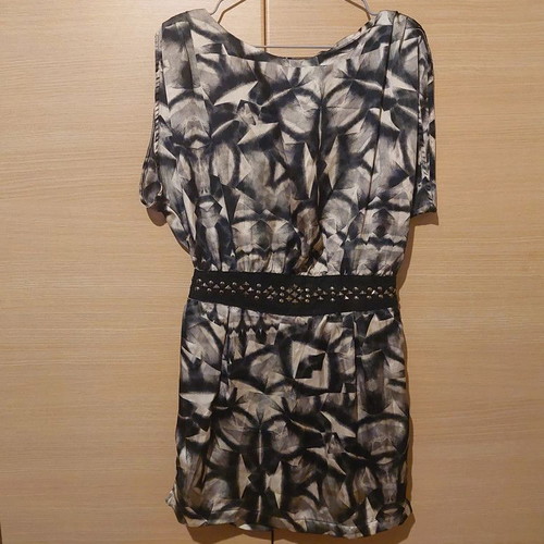 Romeo & Juliet Couture short dress black gray silver like new Size Large